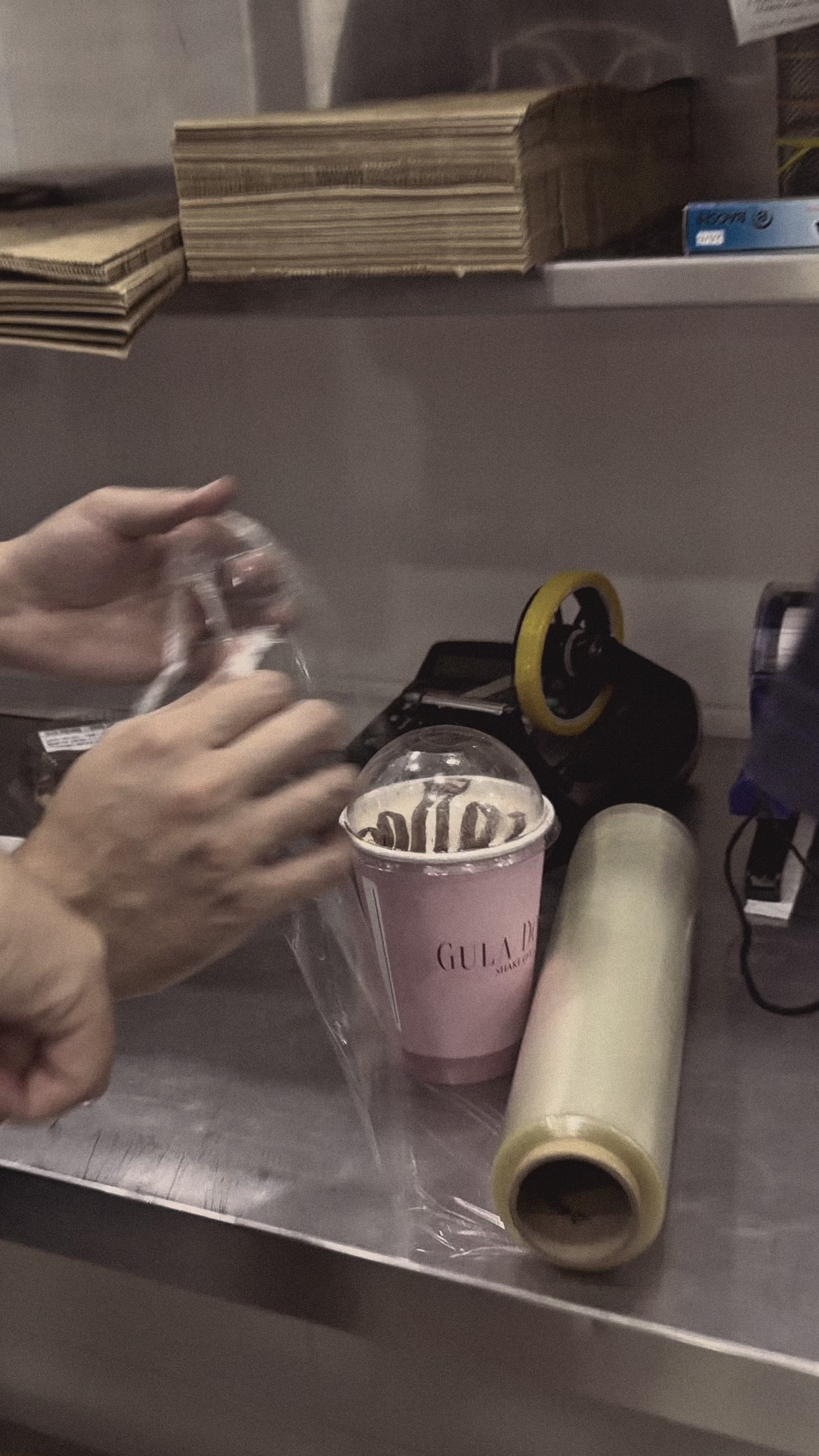 Carregar vídeo: Lata PET Cilíndrica 330 ml com Tampa para Recravação – kit com 100 unidades