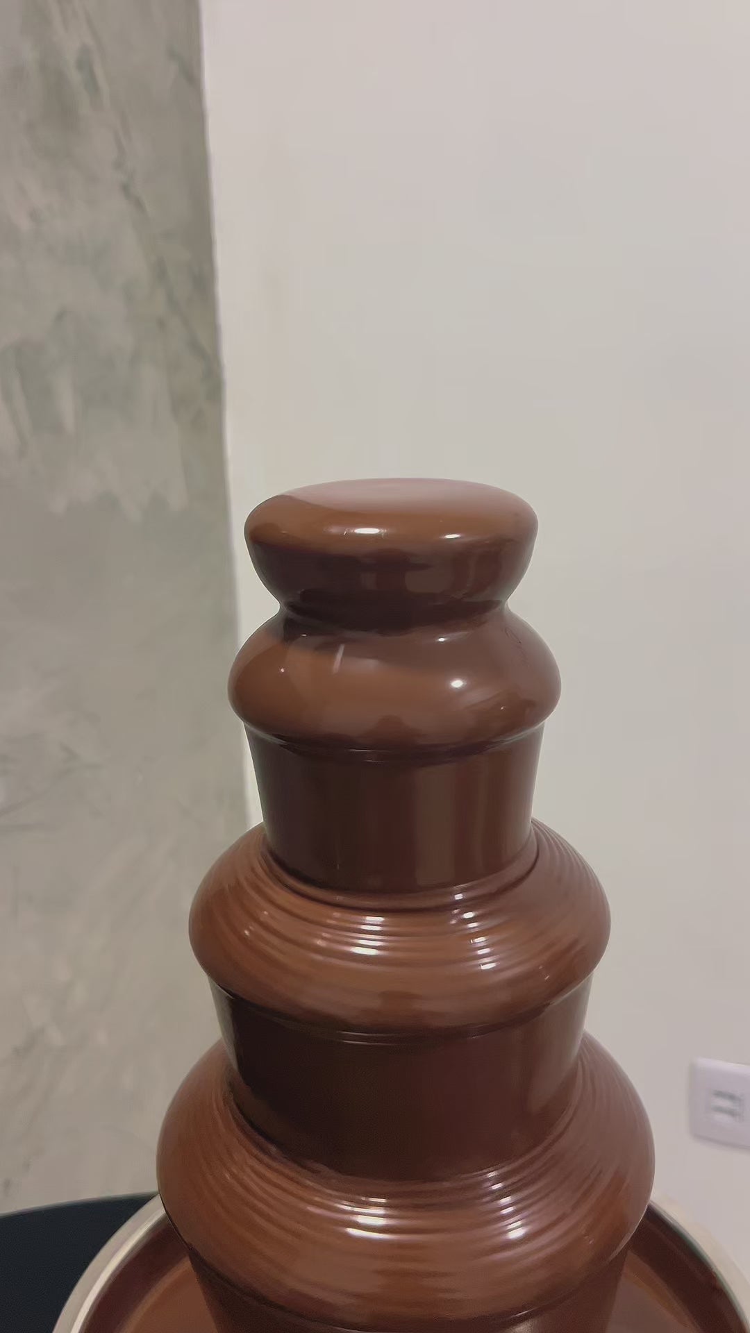 Load video: Chocofonte - Cascata Chocolate 4 andares